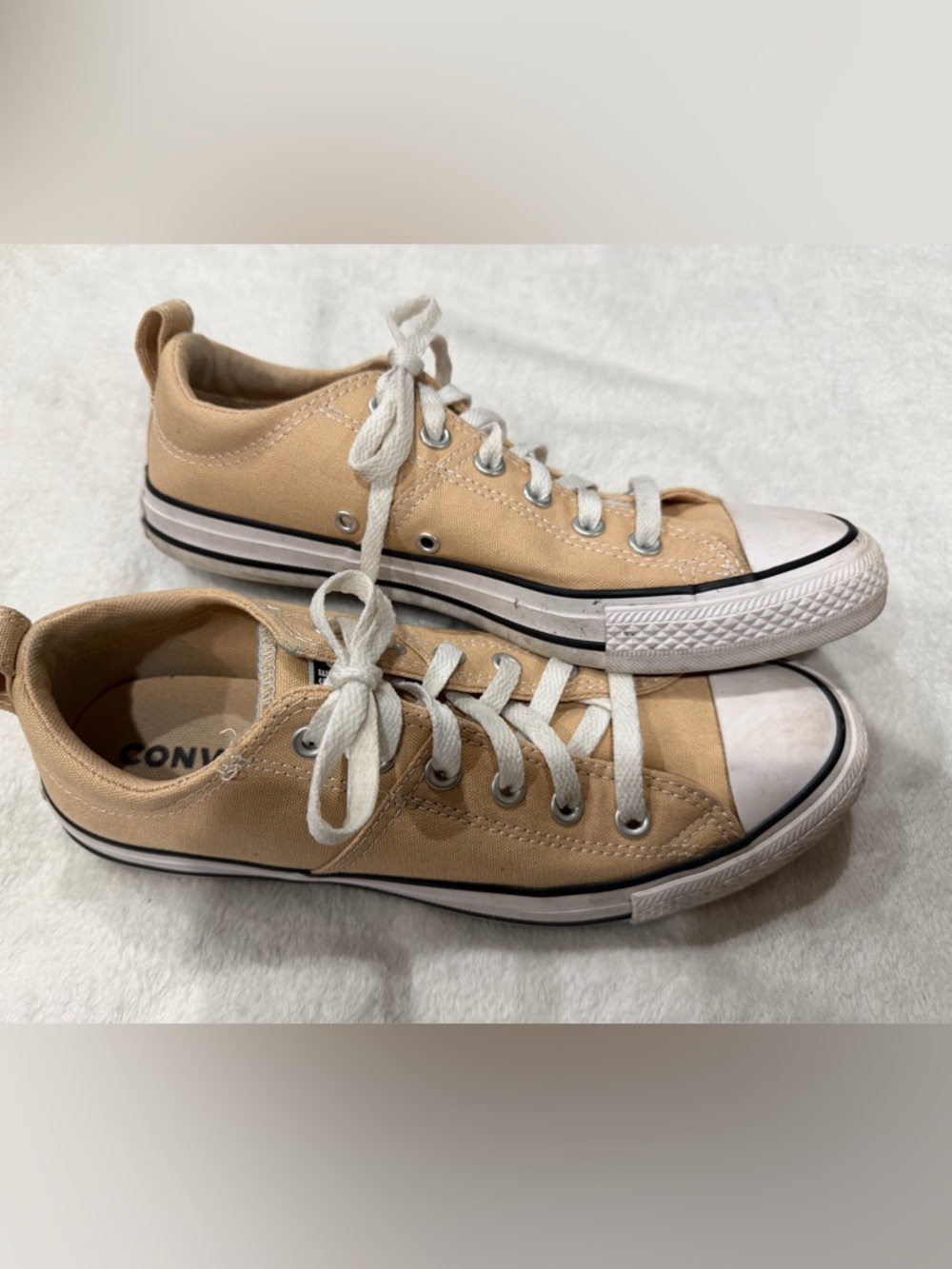 Converse Chuck Taylor Low-Top Sneakers 9 1/2